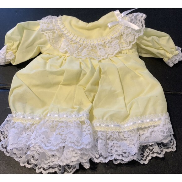 AshtonDrake Baby’s First Outing Outfit – Yellow Lace Gown Set – Vintage – New - Picture 7 of 13